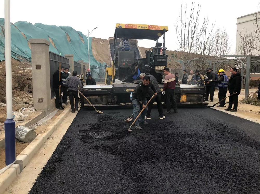 郑州绿地城沥青摊铺